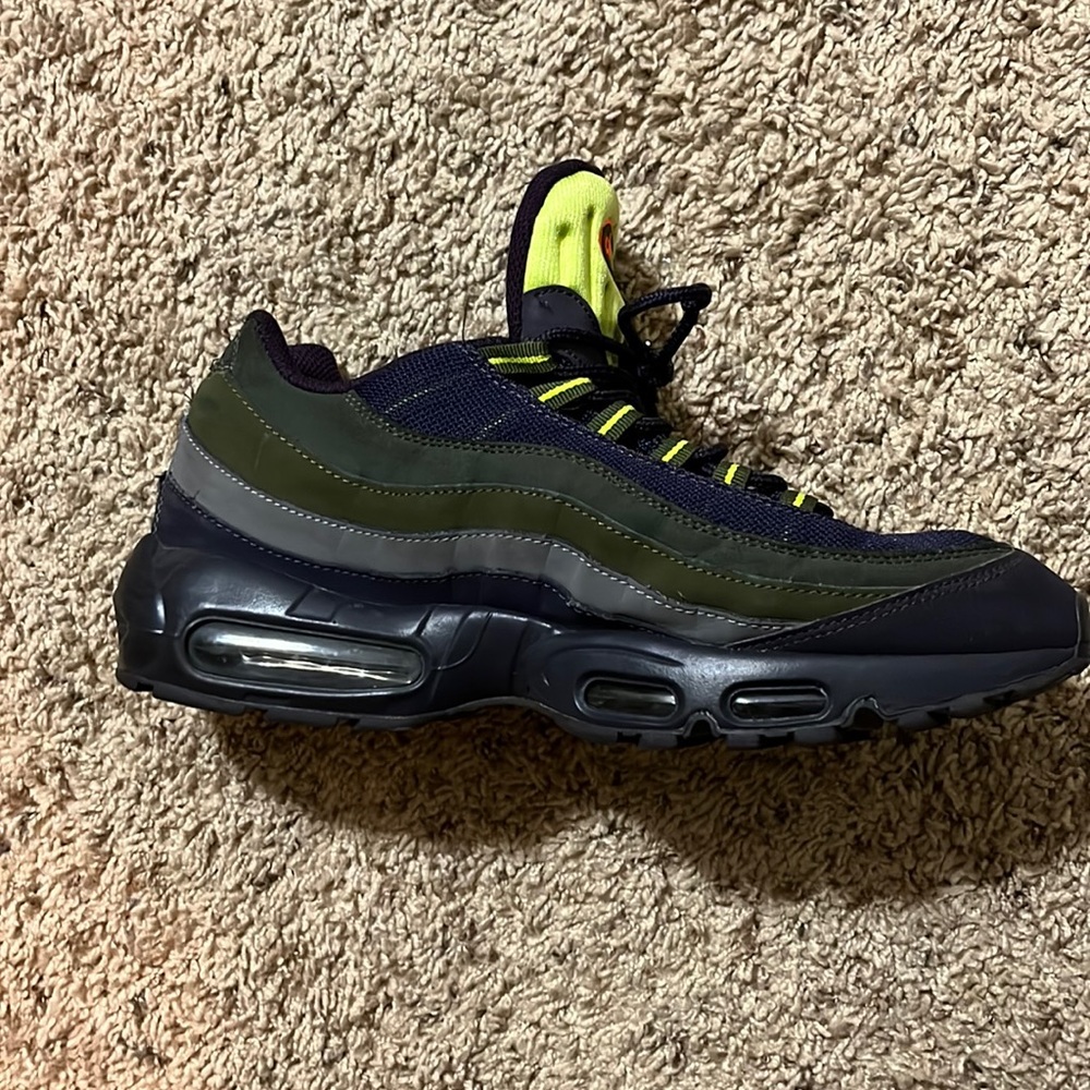 NIKE AIR MAX